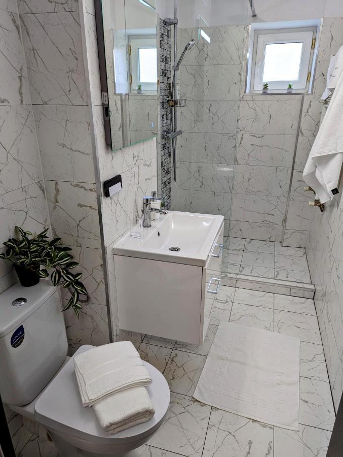 Sebastian Studio Apartment ブカレスト エクステリア 写真